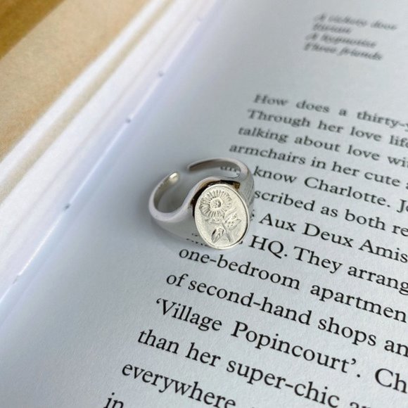 18K Goldplated Sunflower Floral Signet Ring - Picture 10 of 10